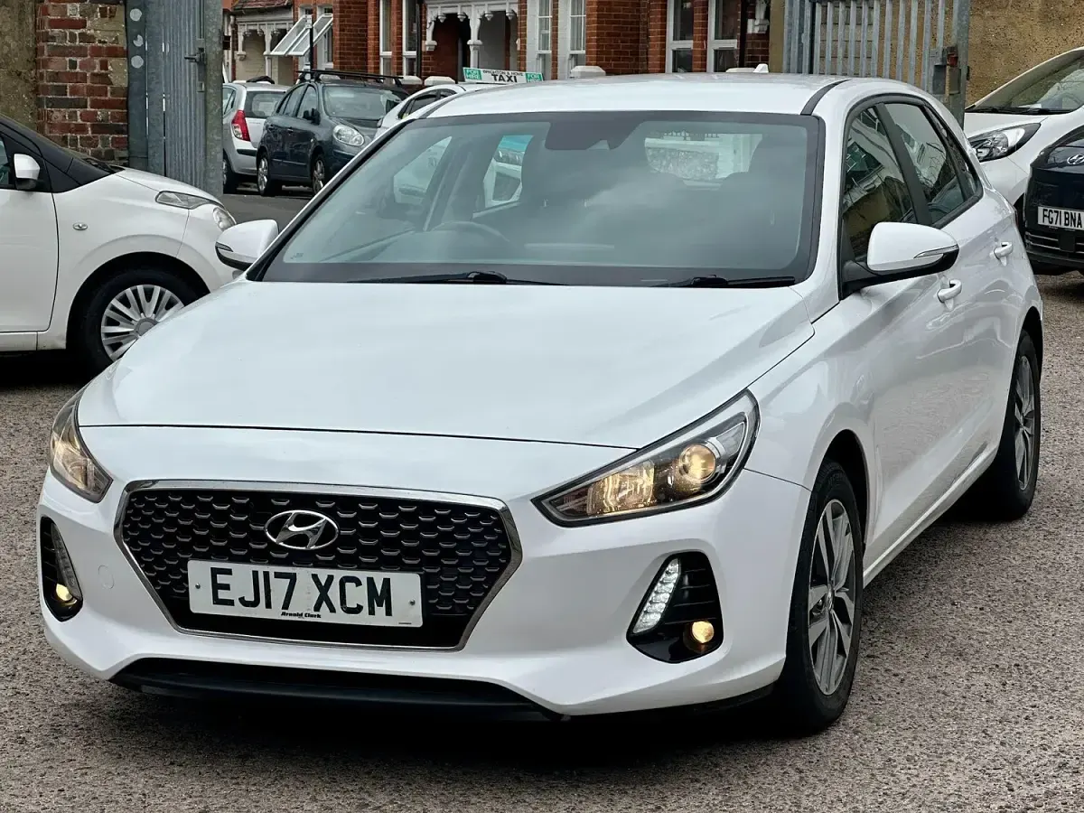 Used Hyundai i30 SE 110 HP (80 kW) 2017 White Hatchback