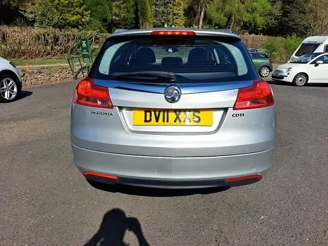 Used Vauxhall Insignia 160 HP (117 kW) 2011 Silver Estate