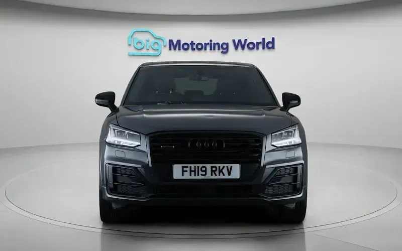Begagnad Audi Q2 Black Edition 190 HK (139 kW) 2019 Grå SUV