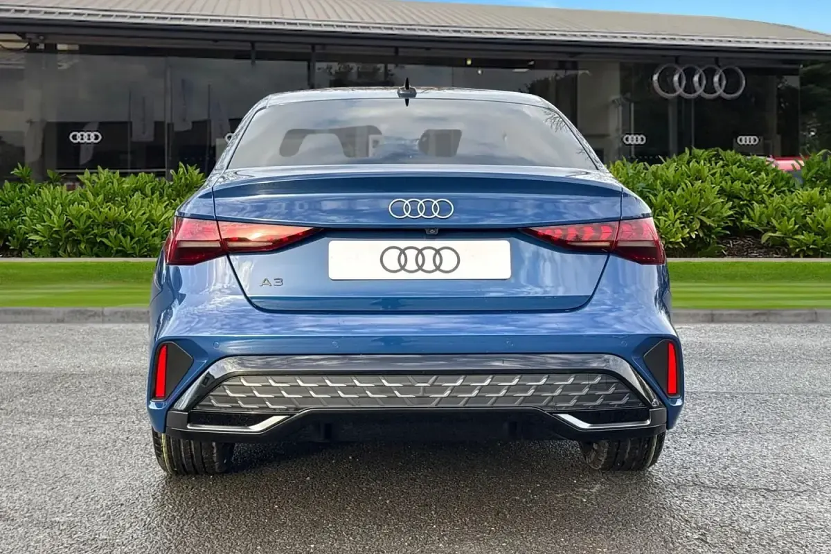 Ny Audi A3 S-Line 2025 Blå Sedan