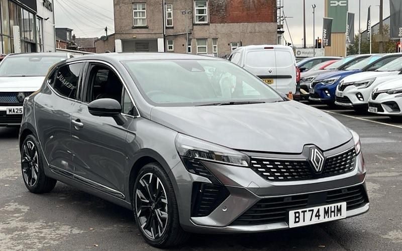Metallic shadow grey Used 2024 Renault Clio V Techno Hatchback | £17,996 (Fair price) - Image 1/4