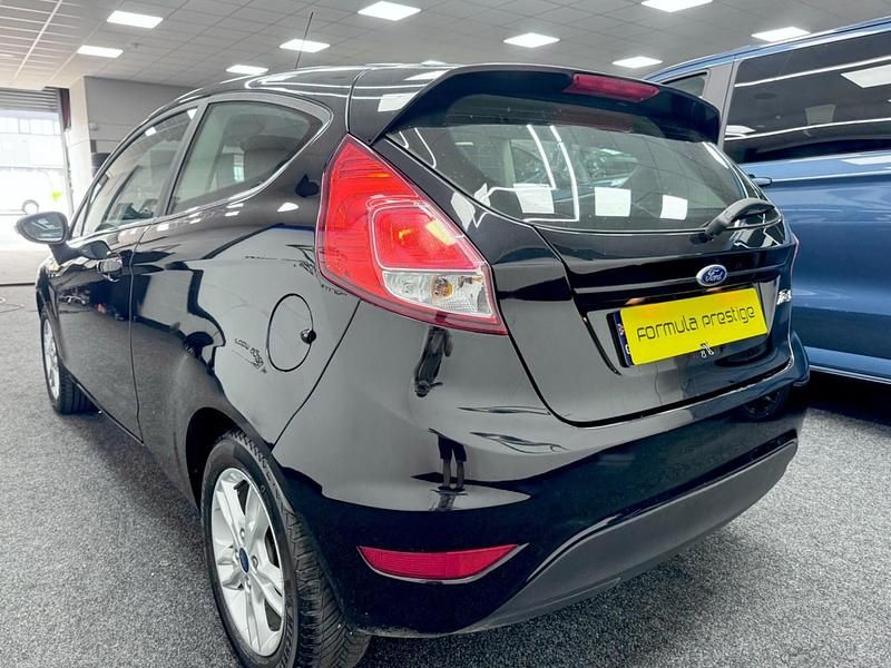 Used Ford Fiesta Zetec 82 HP (60 kW) 2015 Black Hatchback