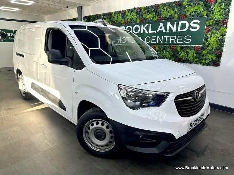 Used Vauxhall Combo Edition 130 HP (95 kW) 2021 White MPV