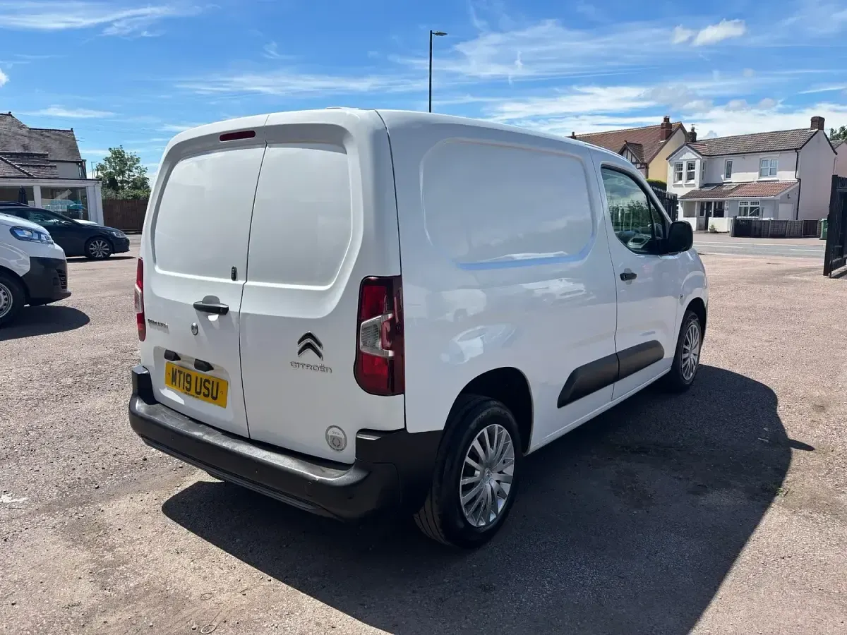 Used Citroën Berlingo 75 HP (55 kW) 2019 White MPV
