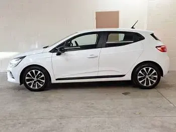 Used Renault Clio Evolution 90 HP (66 kW) 2023 White Hatchback