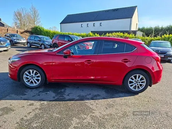 Used Mazda 3 120 HP (88 kW) 2018 Red Hatchback