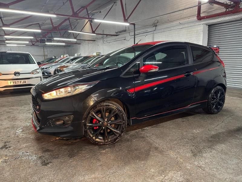 Used Ford Fiesta Zetec 140 HP (102 kW) 2015 Black Hatchback