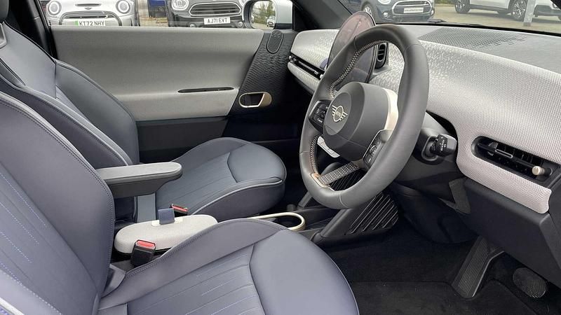 Used Mini Cooper Hatch 133 kW (181 HP) 2024 Blue Hatchback