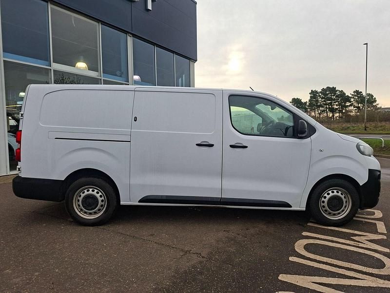 Used Peugeot Expert Premium 142 HP (104 kW) 2022 White Van