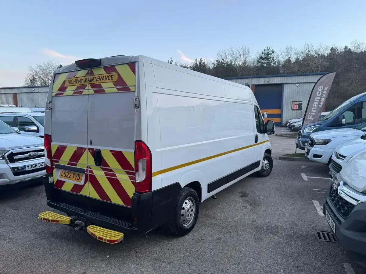 Used Peugeot Boxer 140 HP (102 kW) 2022 White Van