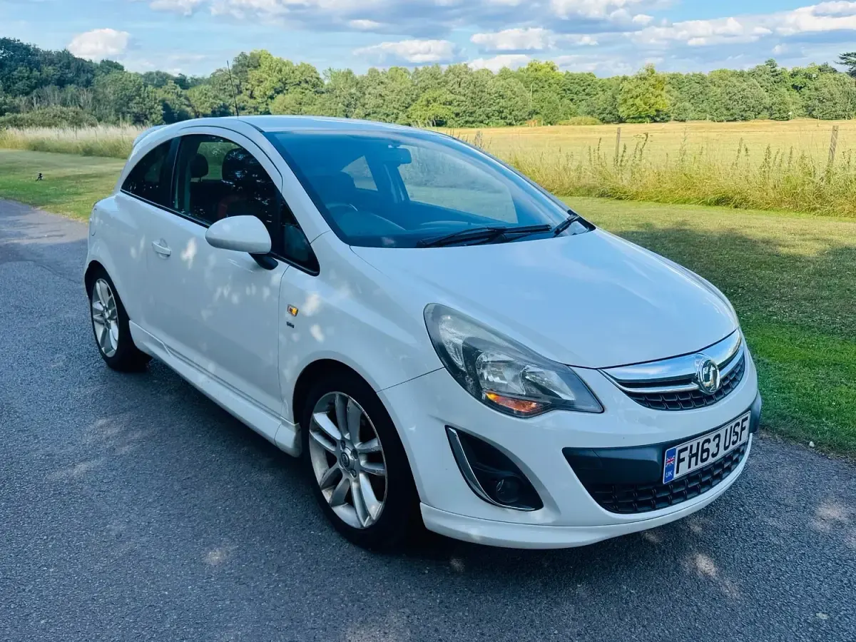 Used Vauxhall Corsa SRi 2014 White Hatchback