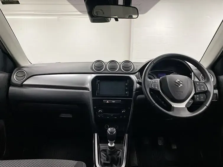Gebraucht Suzuki Vitara SZ-T 129 PS (94 kW) 2023 Schwarz SUV