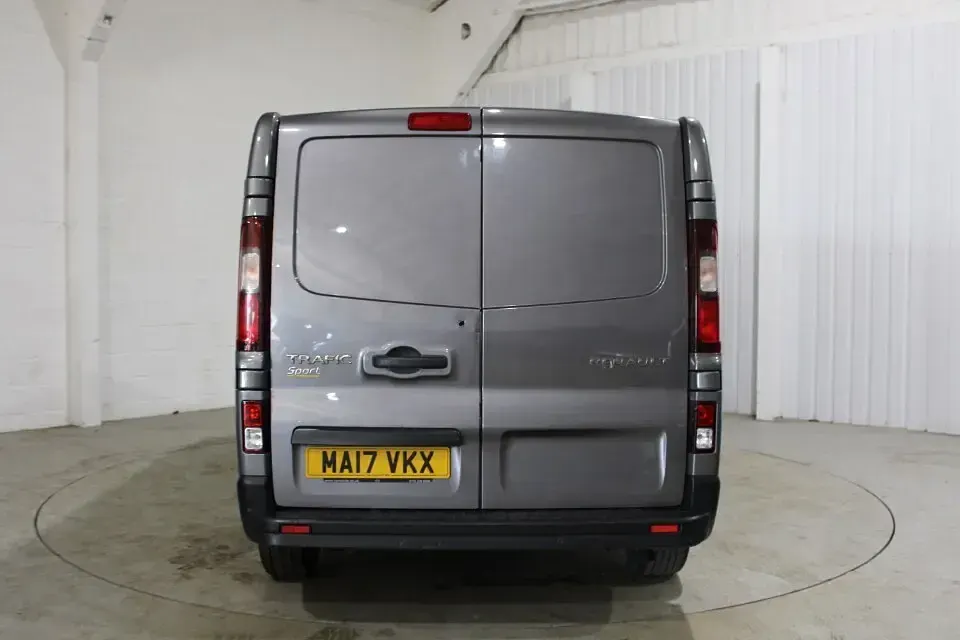 Used Renault Trafic 120 HP (88 kW) 2017 Grey MPV