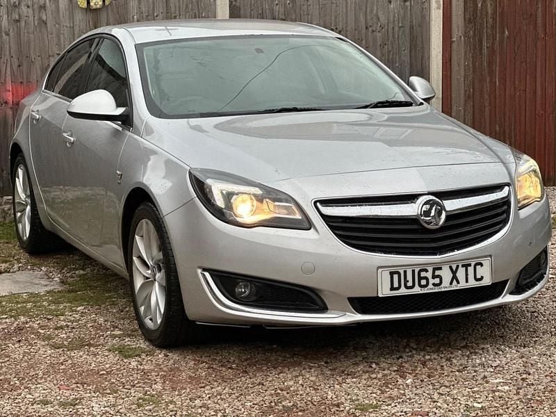 Used Vauxhall Insignia SRi 140 HP (102 kW) 2015 Silver Hatchback