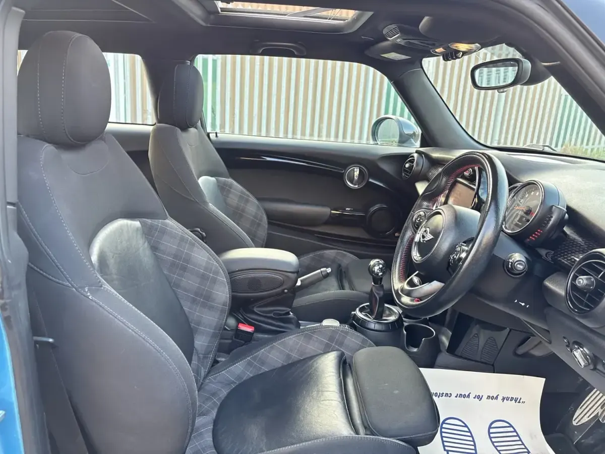 Begagnad Mini Cooper S Hatch 2017 Blå Halvkombi
