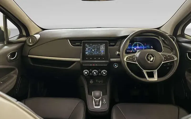 Used Renault Zoe Iconic 100 kW (136 HP) 2021 White Hatchback