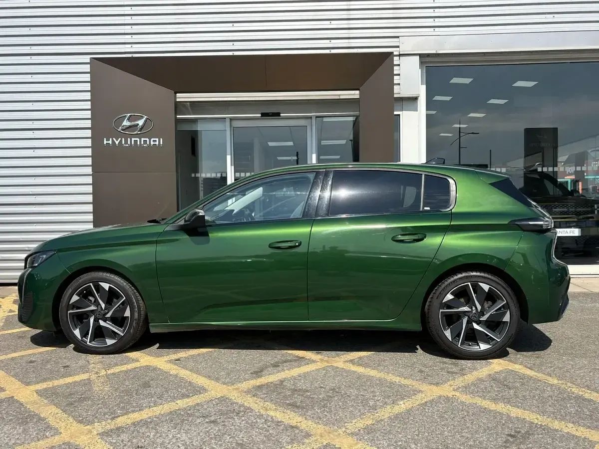 Used Peugeot 308 Allure Premium 130 HP (95 kW) 2023 Green Hatchback