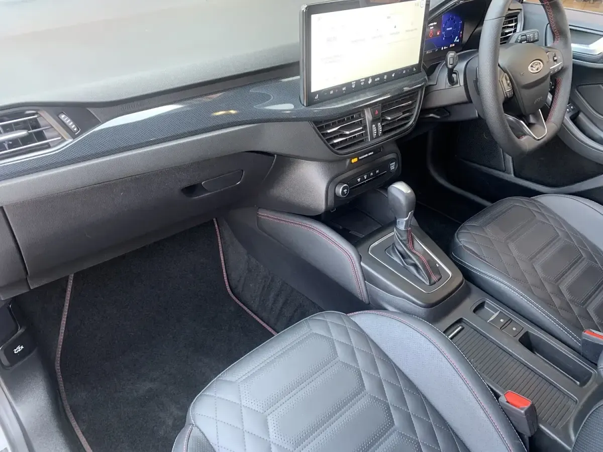 Used Ford Focus ST-Line X 125 HP (91 kW) 2023 Silver Hatchback
