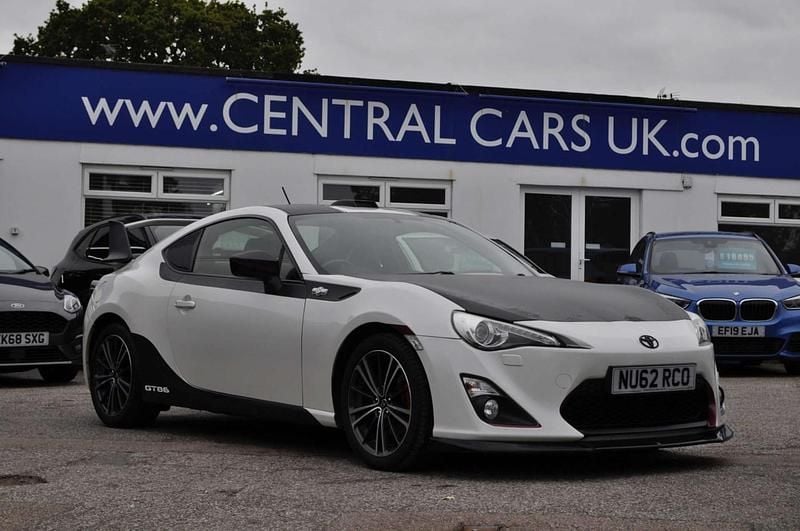 White Used 2012 Toyota GT86 GT Coupe | £10,995 (Fair price) - Image 1/4