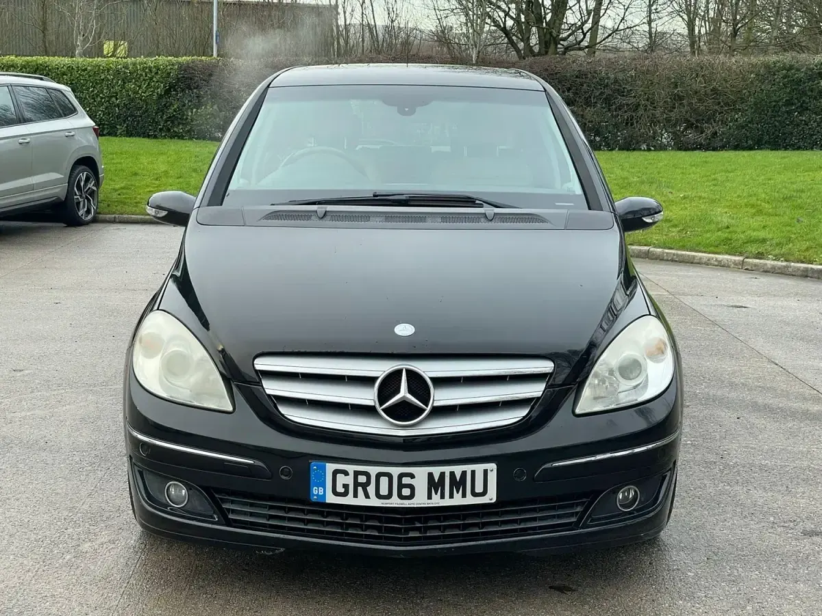 Usado Mercedes B170 SE 2006 Preto Monovolume