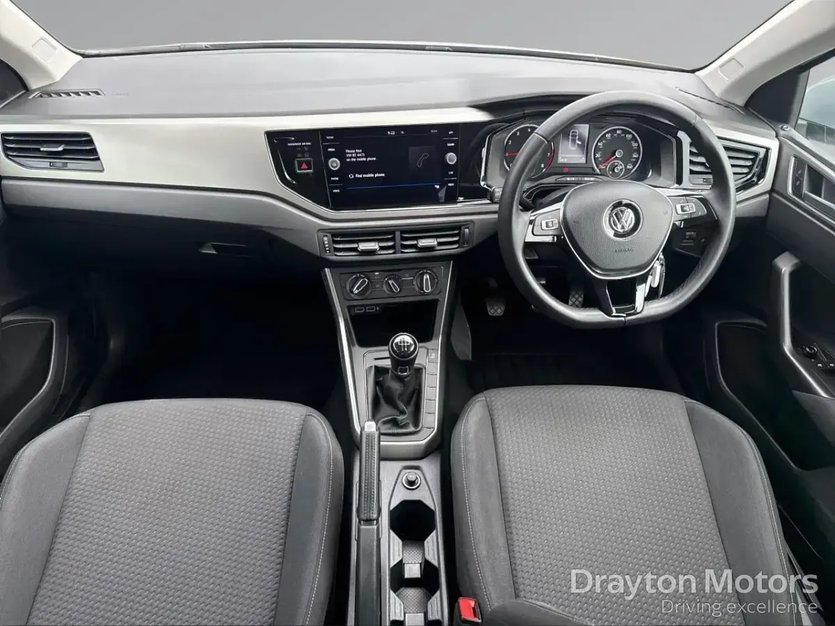 Used VW Polo SE 65 HP (47 kW) 2018 Silver Hatchback