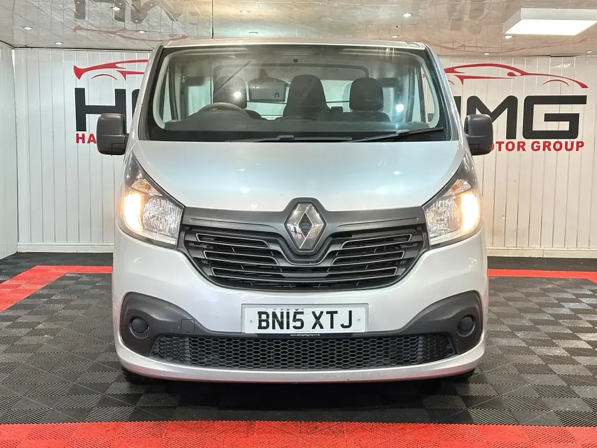 Used Renault Trafic Business 2015 Silver MPV