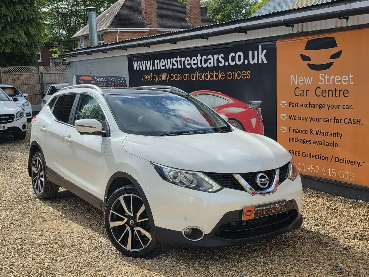 Used Nissan Qashqai Tekna 115 HP (84 kW) 2017 White SUV