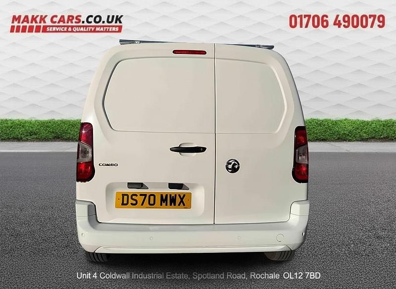 Used Vauxhall Combo Sportive 100 HP (73 kW) 2020 White MPV