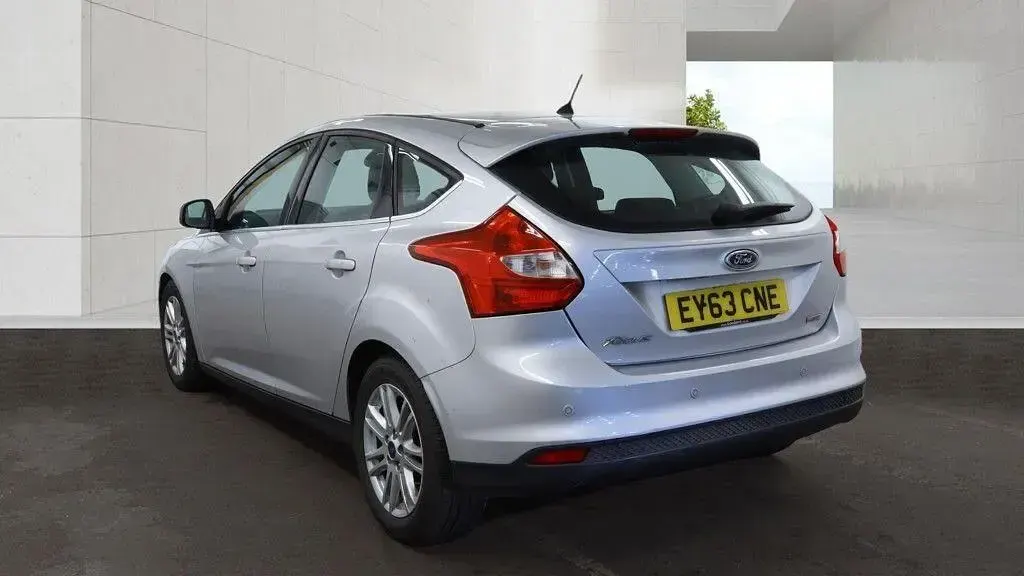 Begagnad Ford Focus Titanium 115 HK (84 kW) 2013 Silver Halvkombi