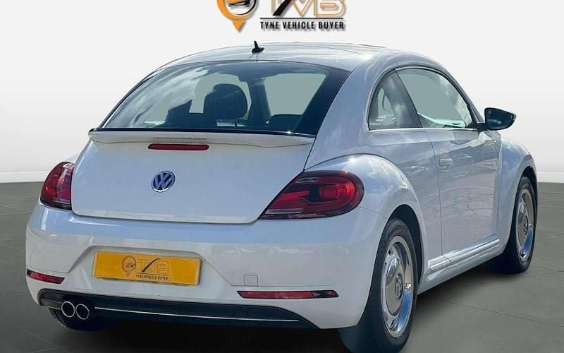 Used VW Beetle Design 150 HP (110 kW) 2016 White Hatchback