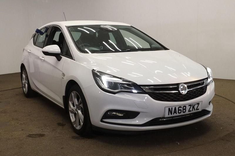 White Used 2018 Vauxhall Astra SRi Hatchback | £4,990 (Fair price) - Image 1/4