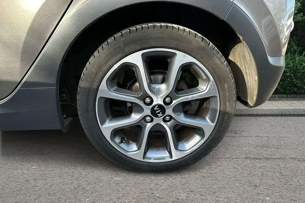 Used Kia Picanto X-Line 83 HP (61 kW) 2019 Silver Hatchback