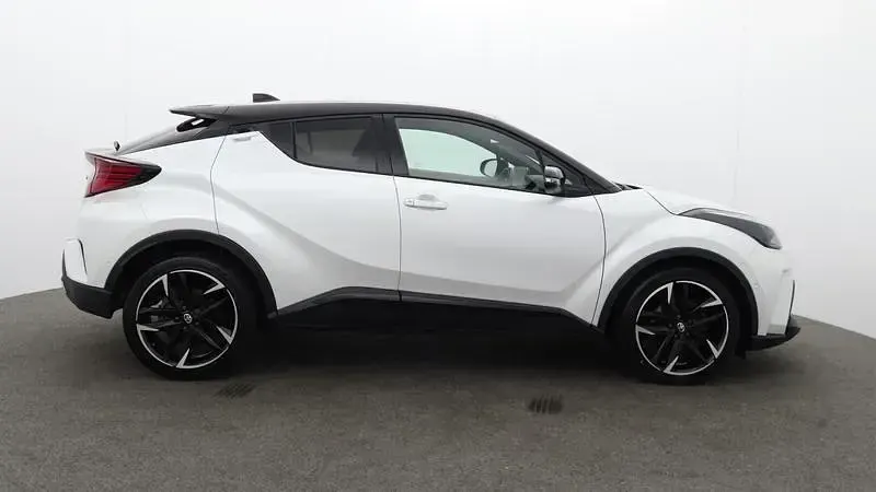 Used Toyota C-HR Sport 122 HP (89 kW) 2023 White SUV