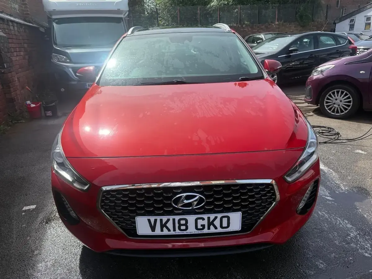 Used Hyundai i30 Premium SE 140 HP (102 kW) 2018 Red Estate