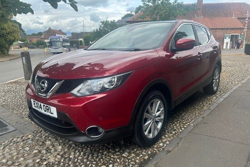 Red Used 2014 Nissan Qashqai Acenta Premium SUV | £4,995 (A bit pricey) - Image 1/1