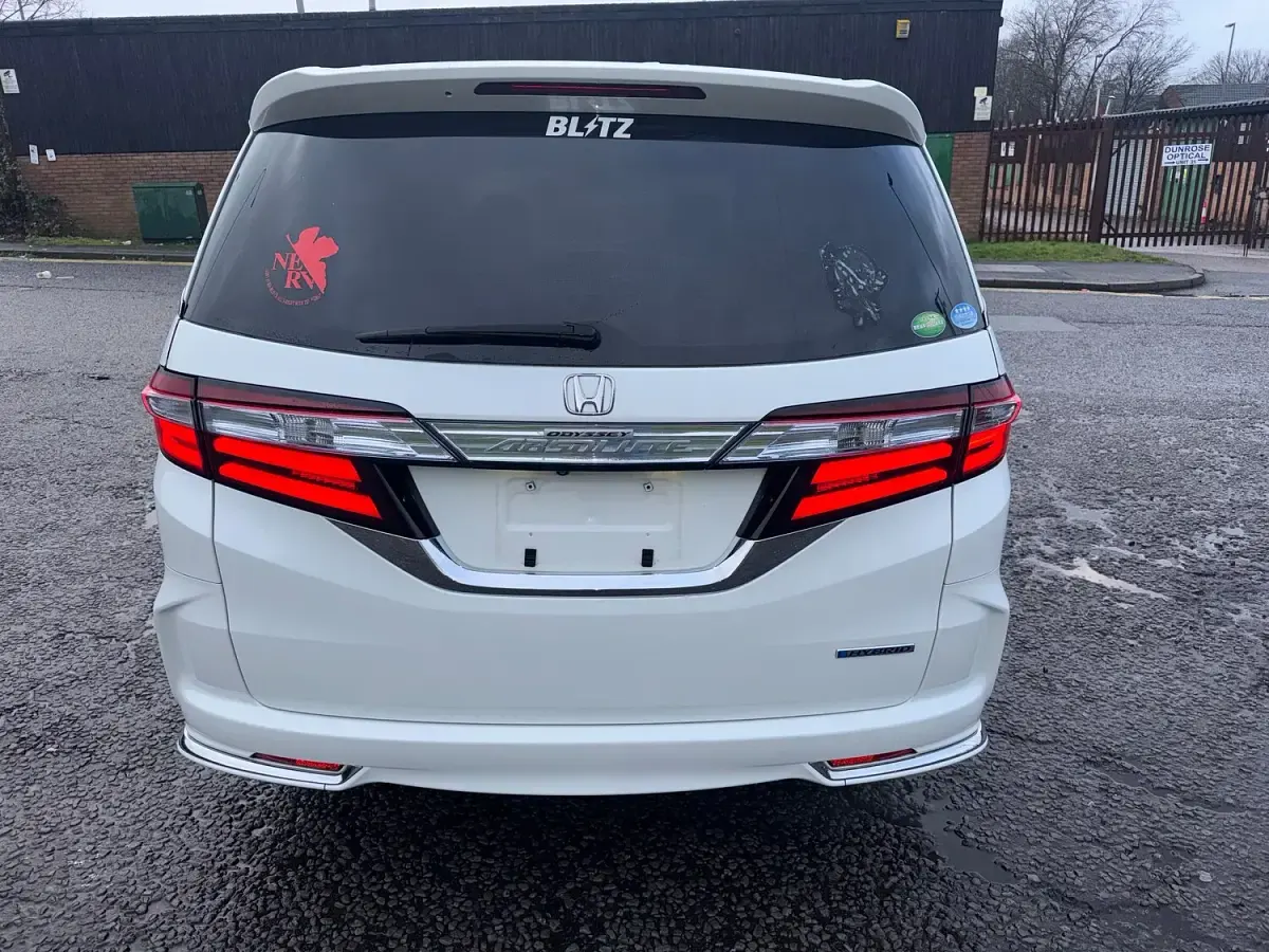 Used Honda Odyssey Hybrid 248 HP (182 kW) 2017 White MPV