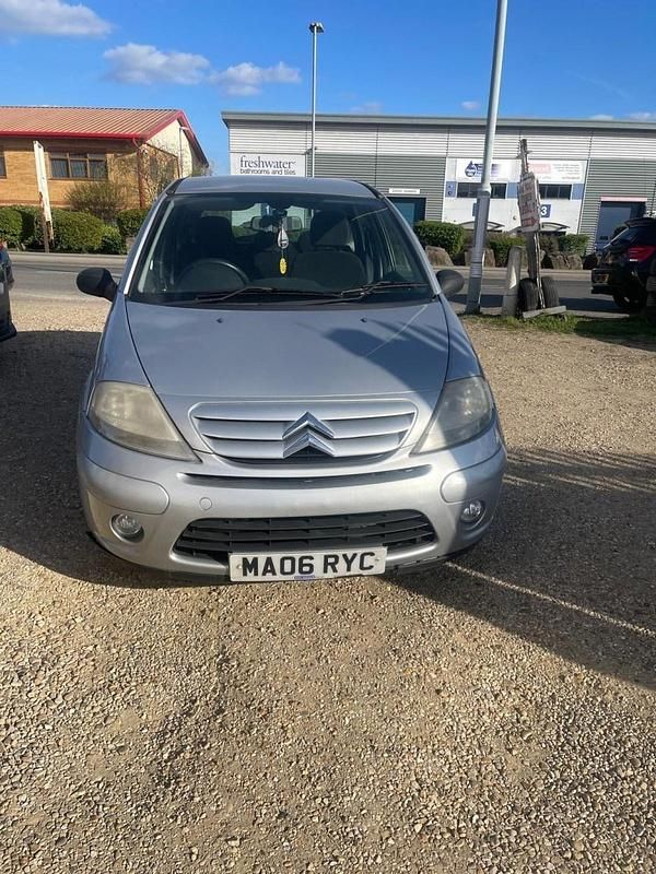 Usado Citroën C3 109 HP (80 kW) 2006 Prateado Citadino