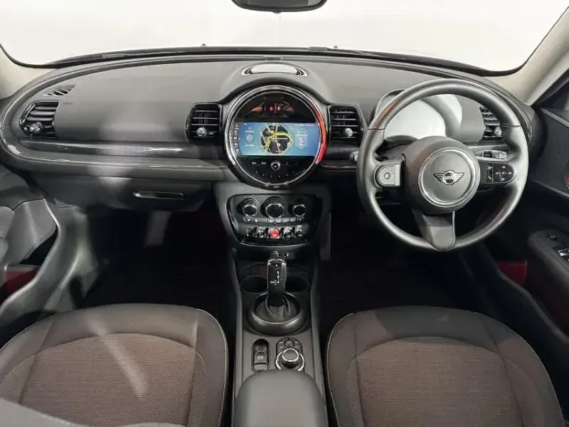Usado Mini Cooper Clubman Classic 134 CV (98 kW) 2023 Plateado Familiar