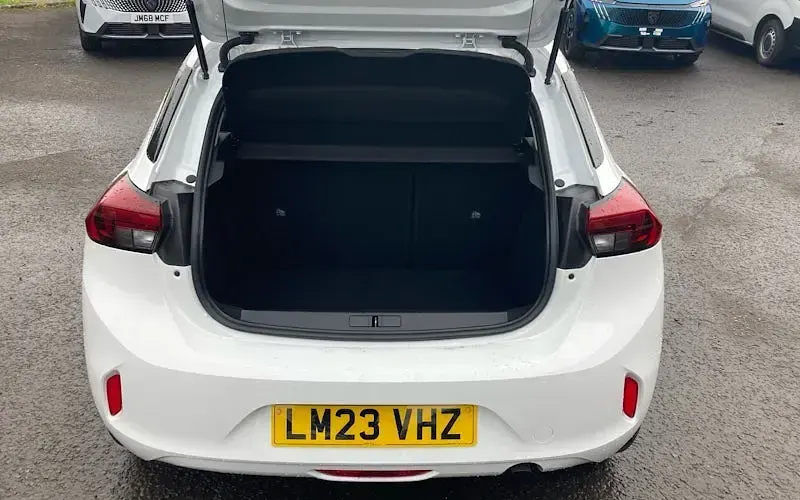 Used Vauxhall Corsa Design Edition 101 HP (74 kW) 2023 White Hatchback
