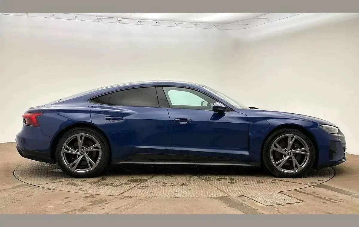 Used Audi e-tron GT quattro Comfort 384 kW (523 HP) 2022 Blue Sedan