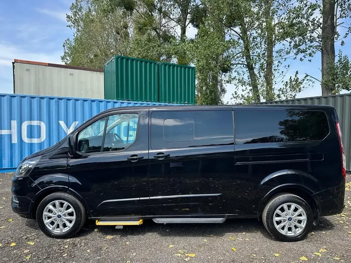 Used Ford Tourneo Custom Titanium 130 HP (95 kW) 2020 Black Van