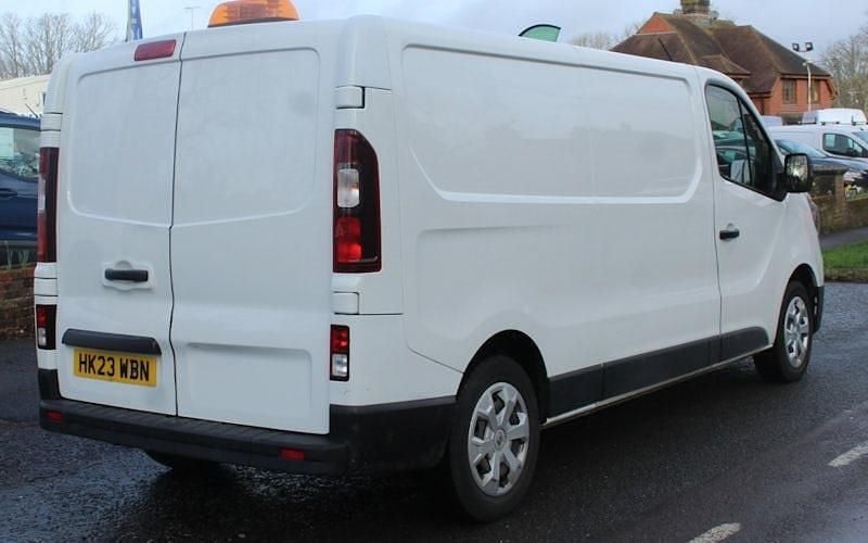 Used Renault Trafic Business 131 HP (96 kW) 2022 White MPV