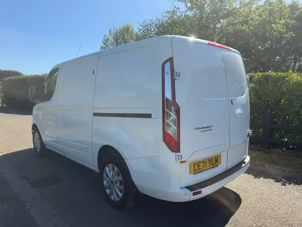 Usado Ford Transit Custom Limited 130 CV (95 kW) 2021 Blanco Van