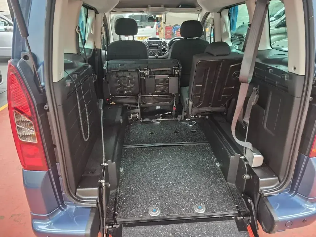 Used Peugeot Partner S 2018 Blue MPV