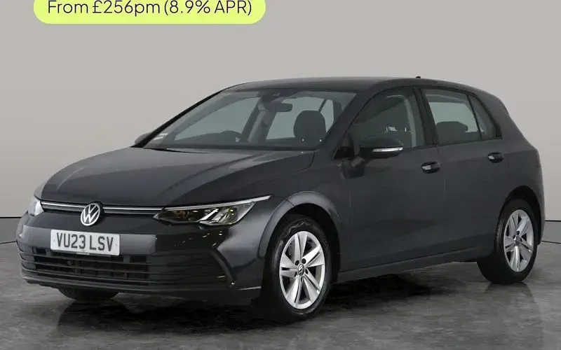 Second-hand VW Golf VIII Life 131 CP (96 kW) 2023 Hatchback