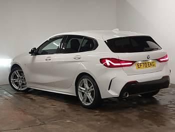 Begagnad BMW 118 M Sport 140 HK (102 kW) 2021 Vit Halvkombi