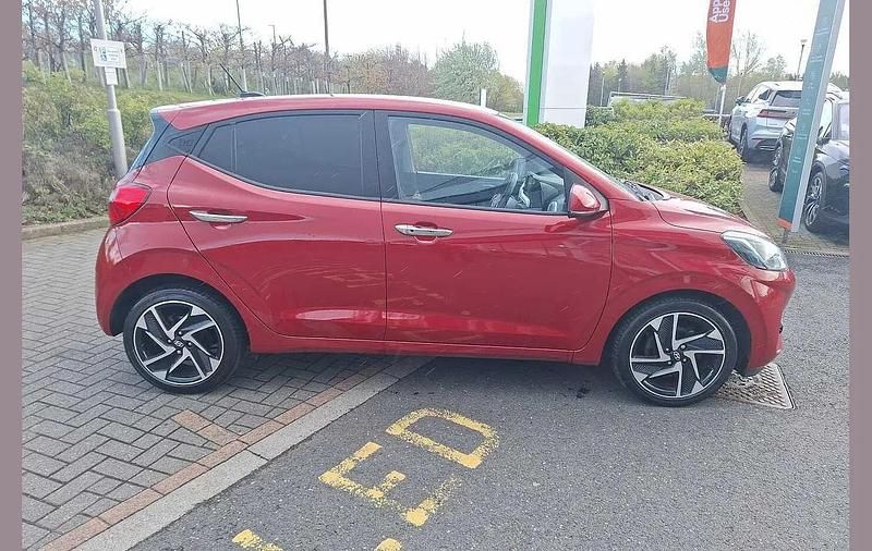 Used Hyundai i10 Premium 65 HP (47 kW) 2023 Red Hatchback
