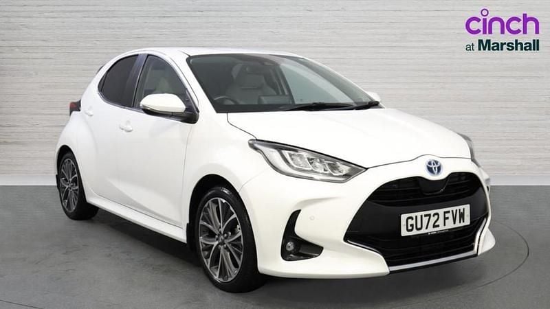 Used Toyota Yaris Hybrid 116 HP (85 kW) 2022 Pure white (solid paint)