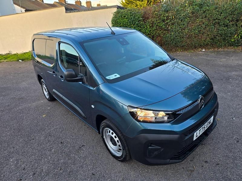 New Citroën Berlingo 101 HP (74 kW) 2025 Blue MPV