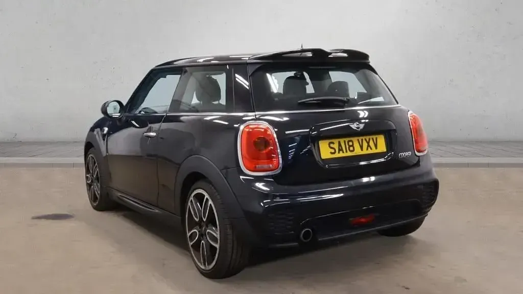Używany Mini Cooper Hatch 136 KM (100 kW) 2018 Czarny Hatchback